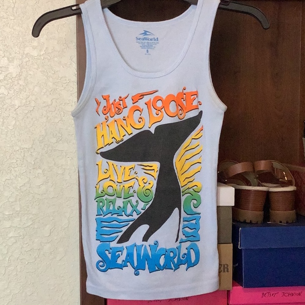 Sea world women’s top